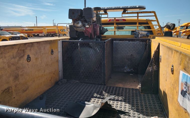 image for item LK9780 2015 Chevrolet Silverado 3500HD  utility bed pickup truck