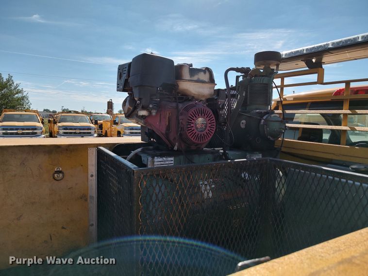 image for item LK9780 2015 Chevrolet Silverado 3500HD  utility bed pickup truck