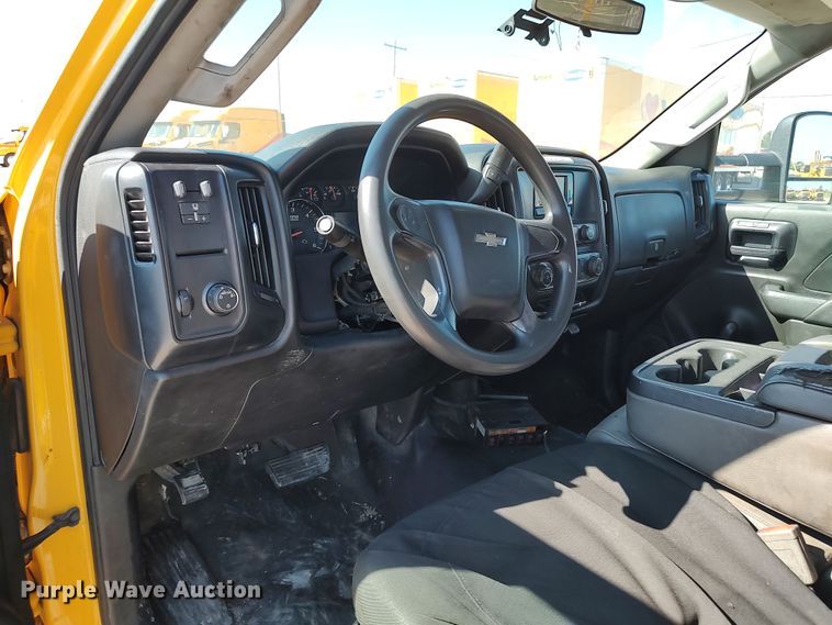 image for item LK9780 2015 Chevrolet Silverado 3500HD  utility bed pickup truck