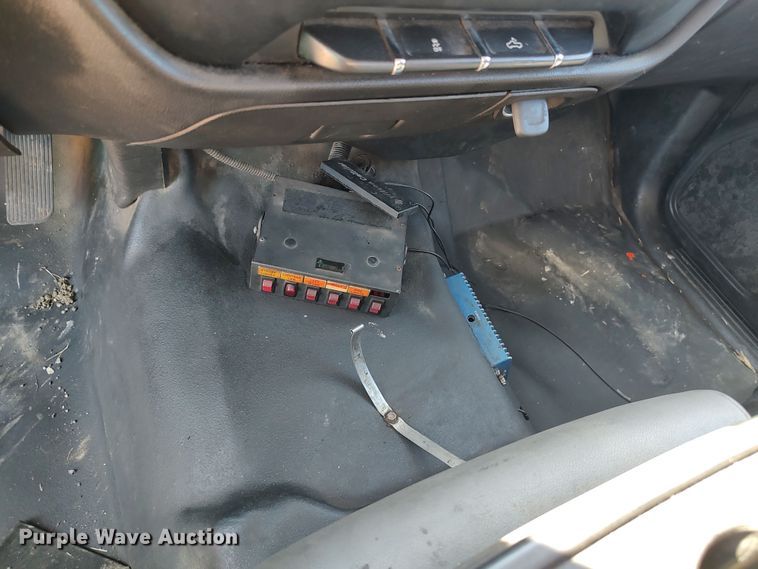 image for item LK9780 2015 Chevrolet Silverado 3500HD  utility bed pickup truck