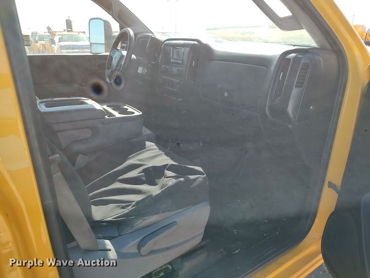 image for item LK9780 2015 Chevrolet Silverado 3500HD  utility bed pickup truck