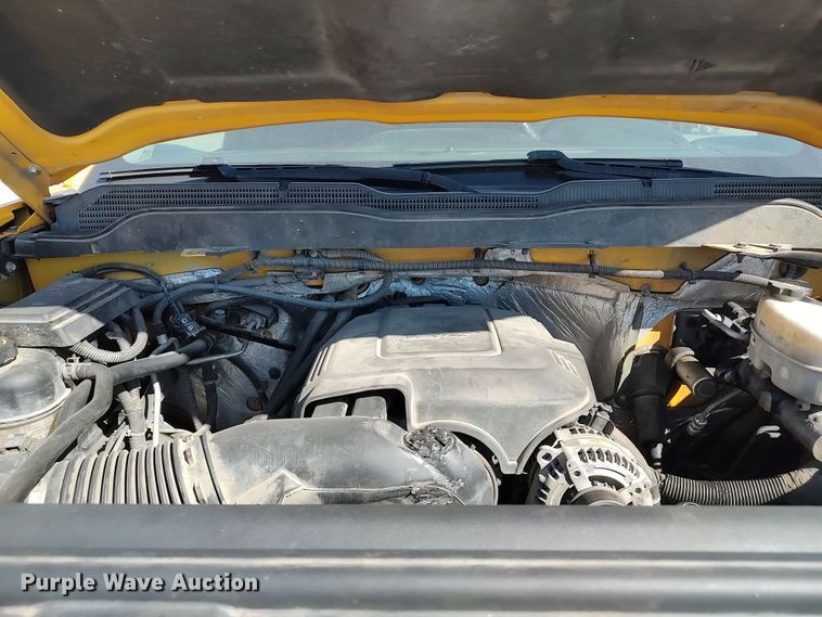 image for item LK9780 2015 Chevrolet Silverado 3500HD  utility bed pickup truck