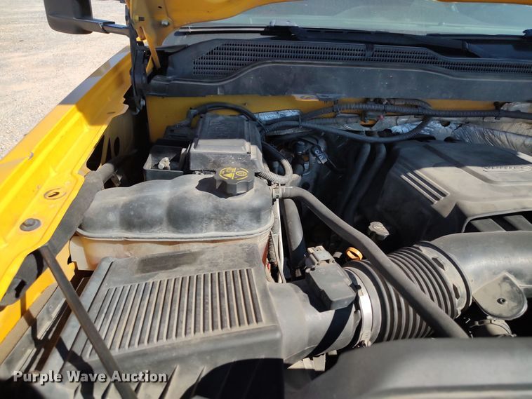 image for item LK9780 2015 Chevrolet Silverado 3500HD  utility bed pickup truck