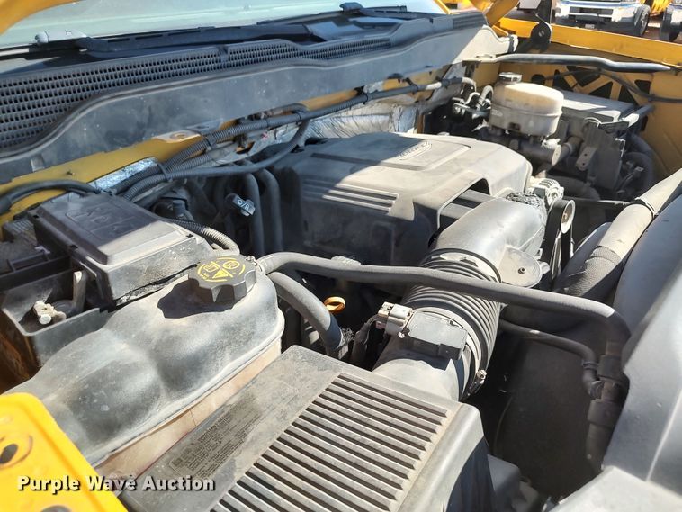 image for item LK9780 2015 Chevrolet Silverado 3500HD  utility bed pickup truck