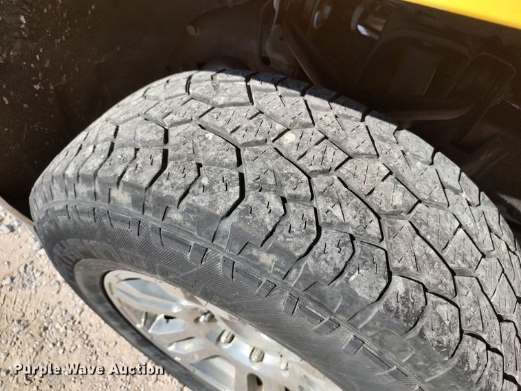 image for item LK9780 2015 Chevrolet Silverado 3500HD  utility bed pickup truck