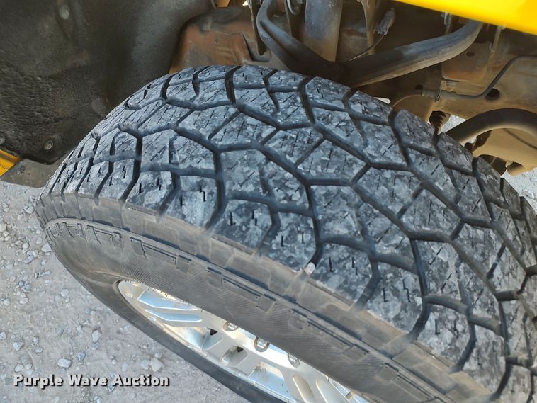 image for item LK9780 2015 Chevrolet Silverado 3500HD  utility bed pickup truck