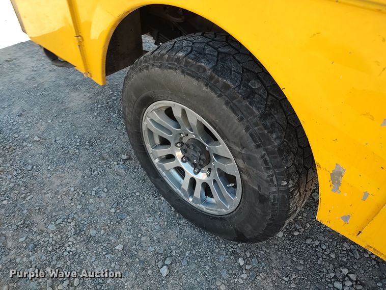 image for item LK9780 2015 Chevrolet Silverado 3500HD  utility bed pickup truck