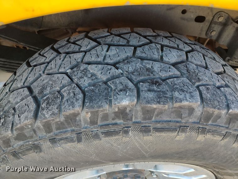 image for item LK9780 2015 Chevrolet Silverado 3500HD  utility bed pickup truck