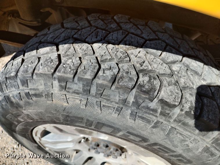 image for item LK9780 2015 Chevrolet Silverado 3500HD  utility bed pickup truck