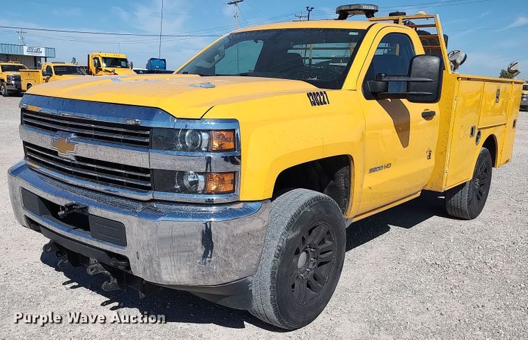 image for item LK9783 2015 Chevrolet Silverado 3500HD  utility bed pickup truck