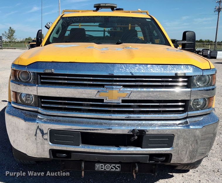 image for item LK9783 2015 Chevrolet Silverado 3500HD  utility bed pickup truck