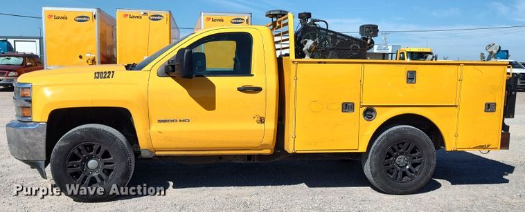 image for item LK9783 2015 Chevrolet Silverado 3500HD  utility bed pickup truck