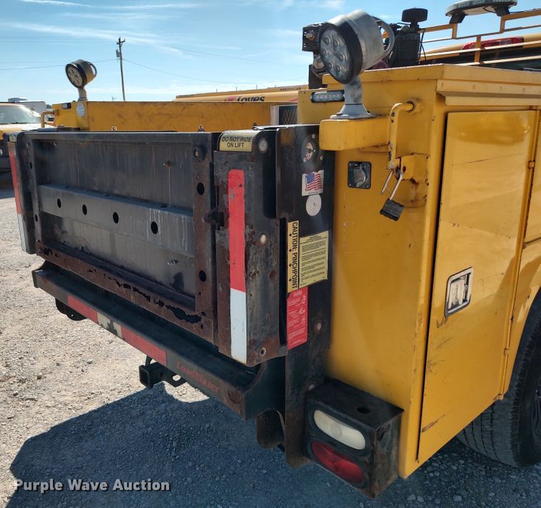 image for item LK9783 2015 Chevrolet Silverado 3500HD  utility bed pickup truck