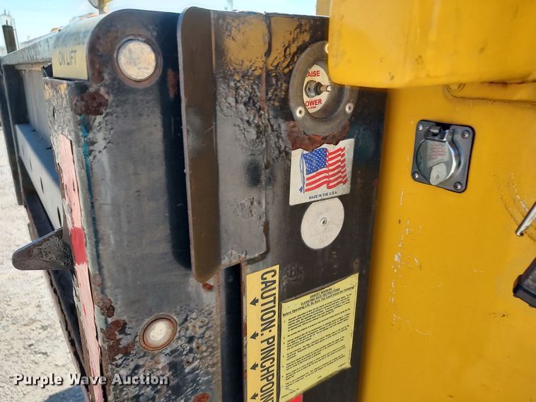 image for item LK9783 2015 Chevrolet Silverado 3500HD  utility bed pickup truck