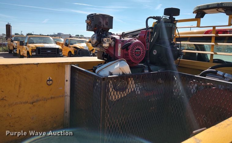 image for item LK9783 2015 Chevrolet Silverado 3500HD  utility bed pickup truck