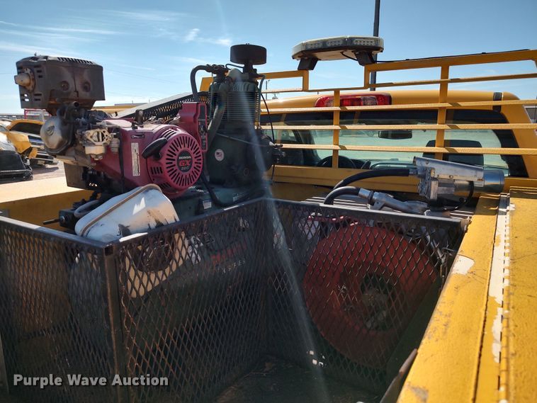 image for item LK9783 2015 Chevrolet Silverado 3500HD  utility bed pickup truck