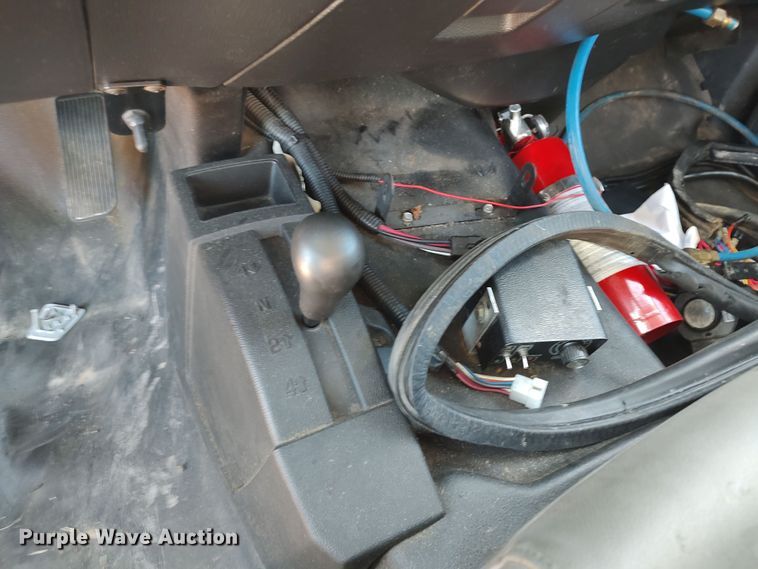 image for item LK9783 2015 Chevrolet Silverado 3500HD  utility bed pickup truck