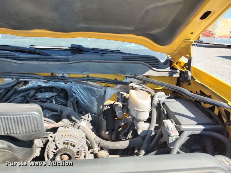 image for item LK9783 2015 Chevrolet Silverado 3500HD  utility bed pickup truck