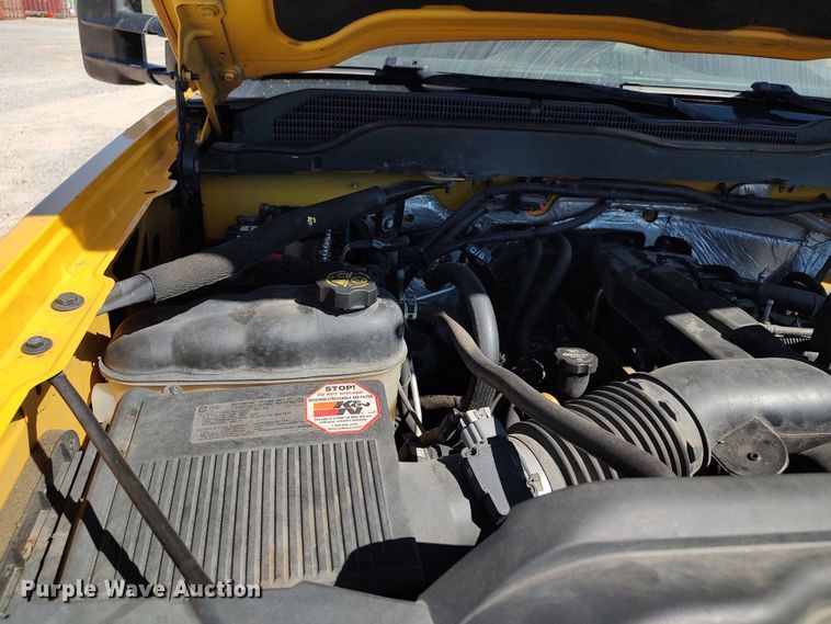 image for item LK9783 2015 Chevrolet Silverado 3500HD  utility bed pickup truck