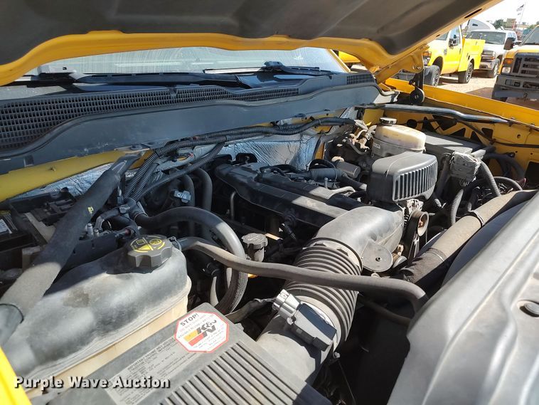 image for item LK9783 2015 Chevrolet Silverado 3500HD  utility bed pickup truck