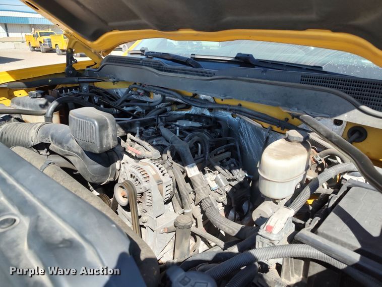 image for item LK9783 2015 Chevrolet Silverado 3500HD  utility bed pickup truck