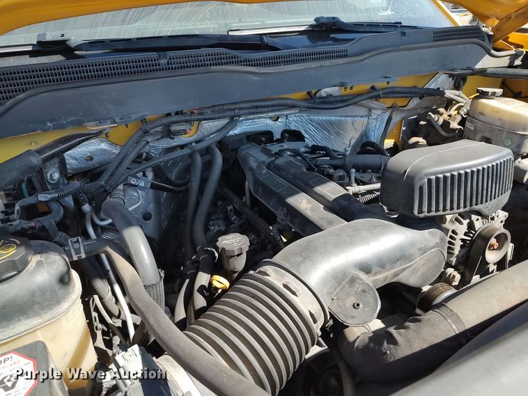 image for item LK9783 2015 Chevrolet Silverado 3500HD  utility bed pickup truck