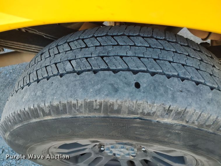 image for item LK9783 2015 Chevrolet Silverado 3500HD  utility bed pickup truck