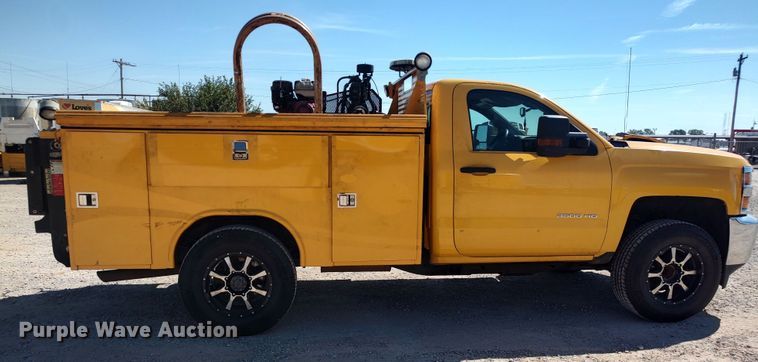 image for item LK9784 2017 Chevrolet Silverado 3500HD  utility bed pickup truck