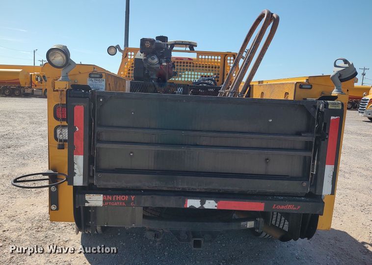 image for item LK9784 2017 Chevrolet Silverado 3500HD  utility bed pickup truck