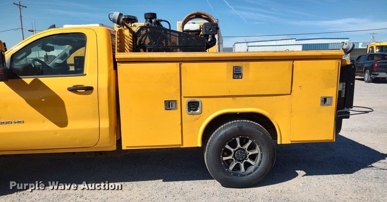 image for item LK9784 2017 Chevrolet Silverado 3500HD  utility bed pickup truck