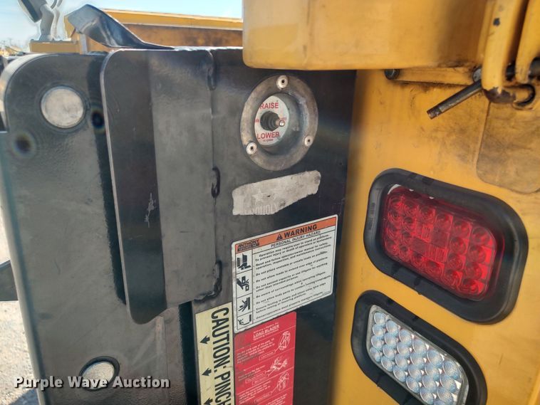 image for item LK9784 2017 Chevrolet Silverado 3500HD  utility bed pickup truck