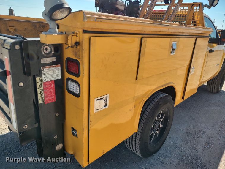 image for item LK9784 2017 Chevrolet Silverado 3500HD  utility bed pickup truck