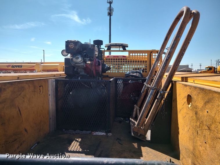 image for item LK9784 2017 Chevrolet Silverado 3500HD  utility bed pickup truck