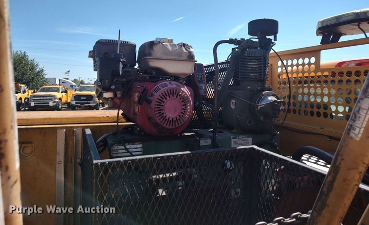 image for item LK9784 2017 Chevrolet Silverado 3500HD  utility bed pickup truck