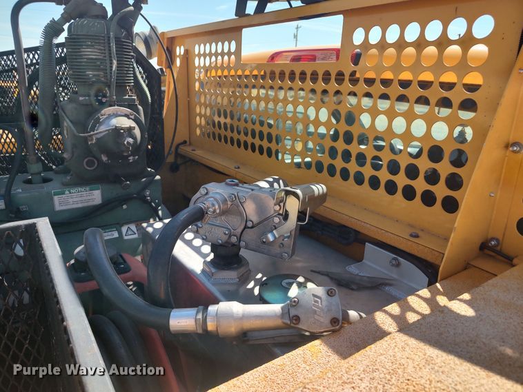 image for item LK9784 2017 Chevrolet Silverado 3500HD  utility bed pickup truck