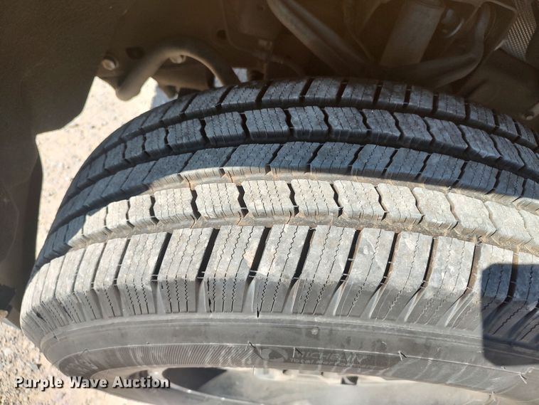 image for item LK9784 2017 Chevrolet Silverado 3500HD  utility bed pickup truck