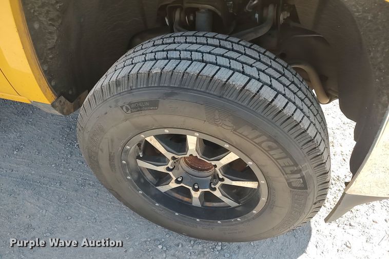 image for item LK9784 2017 Chevrolet Silverado 3500HD  utility bed pickup truck