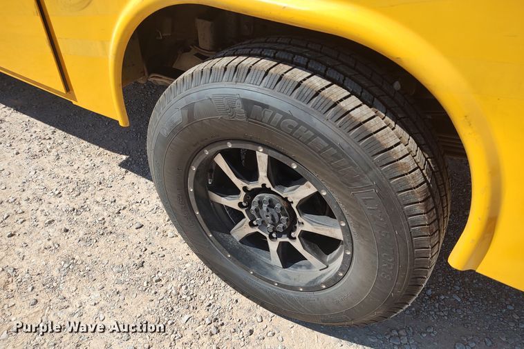 image for item LK9784 2017 Chevrolet Silverado 3500HD  utility bed pickup truck