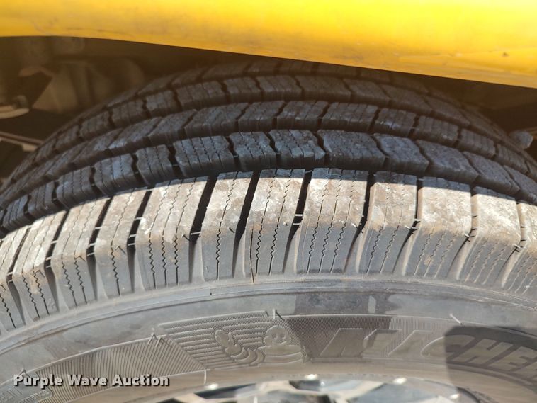 image for item LK9784 2017 Chevrolet Silverado 3500HD  utility bed pickup truck