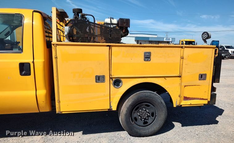 image for item LK9785 2014 Ford F350 Super Duty  utility bed pickup truck