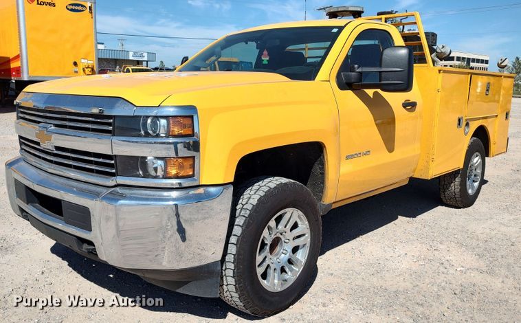 image for item LK9786 2015 Chevrolet Silverado 3500HD  utility bed pickup truck