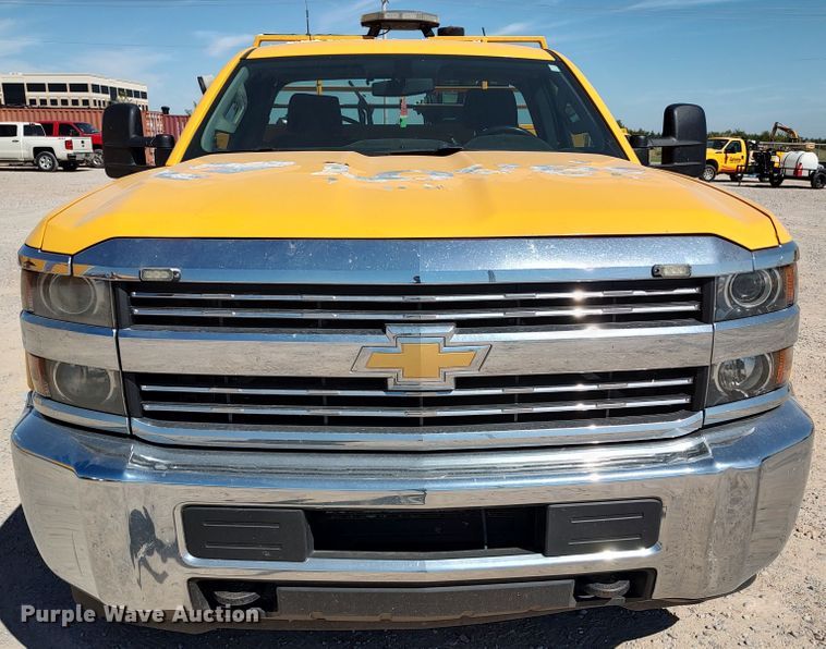 image for item LK9786 2015 Chevrolet Silverado 3500HD  utility bed pickup truck