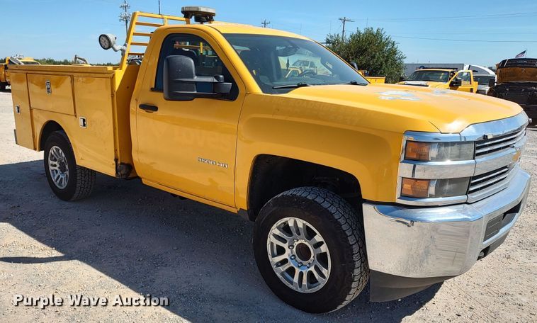 image for item LK9786 2015 Chevrolet Silverado 3500HD  utility bed pickup truck