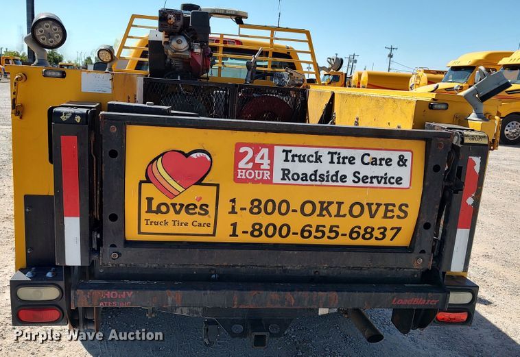 image for item LK9786 2015 Chevrolet Silverado 3500HD  utility bed pickup truck