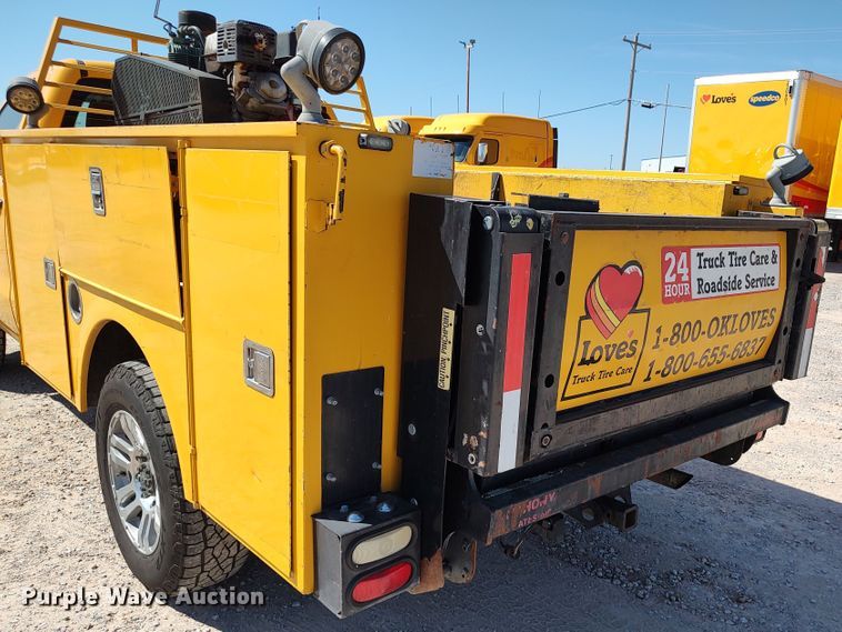 image for item LK9786 2015 Chevrolet Silverado 3500HD  utility bed pickup truck