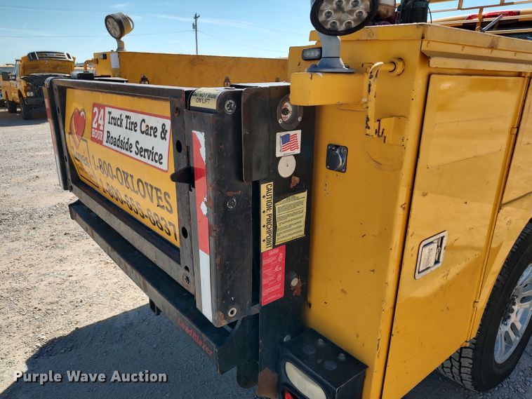 image for item LK9786 2015 Chevrolet Silverado 3500HD  utility bed pickup truck