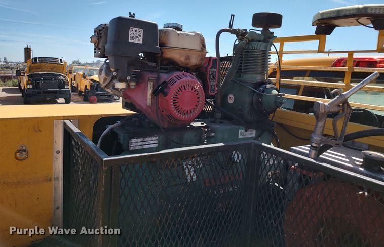 image for item LK9786 2015 Chevrolet Silverado 3500HD  utility bed pickup truck