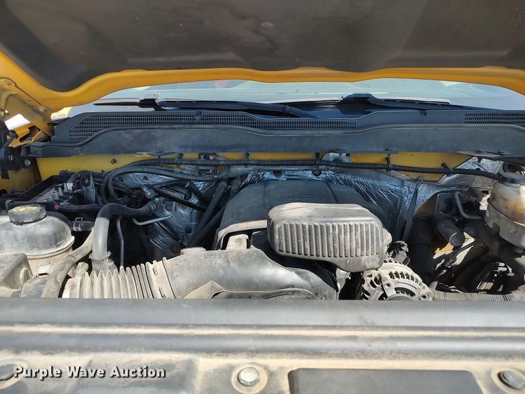 image for item LK9786 2015 Chevrolet Silverado 3500HD  utility bed pickup truck