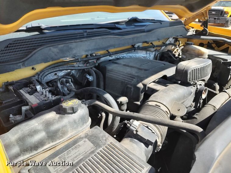 image for item LK9786 2015 Chevrolet Silverado 3500HD  utility bed pickup truck