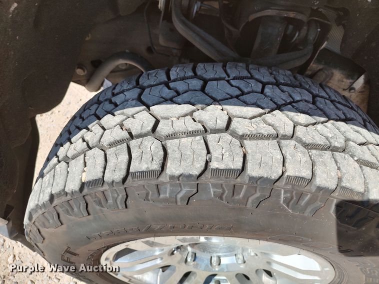 image for item LK9786 2015 Chevrolet Silverado 3500HD  utility bed pickup truck